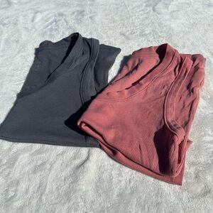 Set of Two V-Neck Tank Tops in Gray/Blue and Pink
